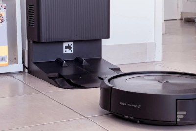 L'aspirateur iRobot Roomba j7+ // Source : Edouard Patout pour Frandroid