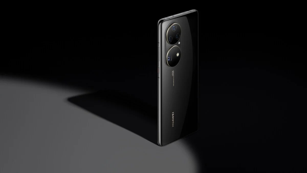 MKT_P50 Pro_CMF SHOTS_169_Golden Black_2 _without logo