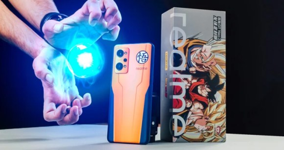 Realme GT Neo 2 Dragon Ball Edition // Source : Robin Wycke - Frandroid