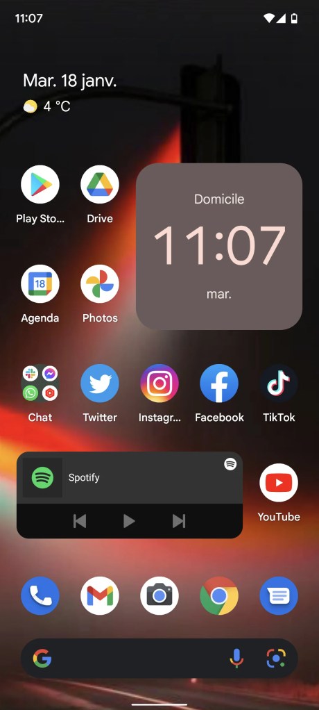 L'horloge du Pixel 6 ne s'adapte pas à Material You. // Source : Frandroid