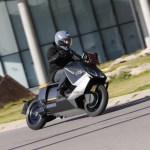 Prise en main du scooter électrique BMW CE 04 : un look hallucinant et une conduite singulière