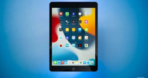 L'iPad (9e gen) est un bon rapport qualité-prix pour ceux qui veulent une tablette Apple // Source : Frandroid - Robin WYCKE