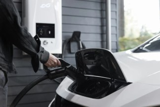 How will the French electricity network support the increase in the number of electric cars?