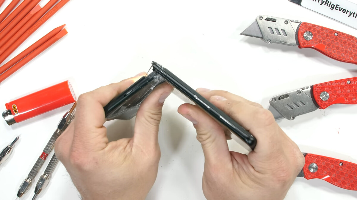 Somethings wrong with the OnePlus 10 Pro… – Durability Test! 7-46 screenshot