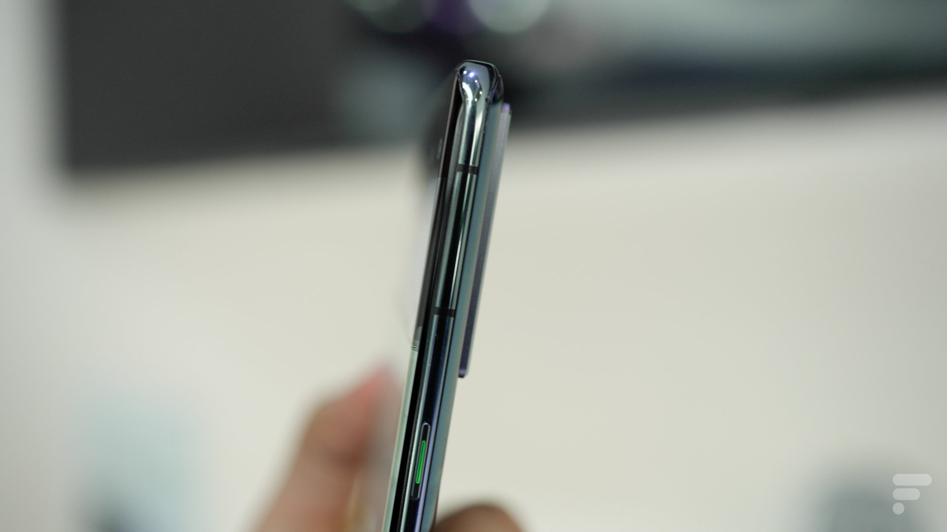 On a joué avec la caméra rétractable d’Oppo : à quoi ça peut servir sur smartphone ?