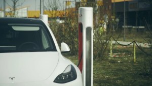 Pourquoi Elon Musk a raison quand il dit que personne n’a besoin d’une voiture électrique avec une autonomie de 1000 km