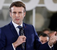 Emmanuel Macron à Poissy // Source : Ludovic Marin / AFP