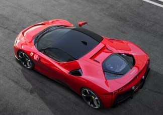 No, Ferrari does not intend to continue polluting with its internal combustion engines after 2035