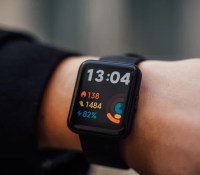 La Xiaomi Redmi Watch 2 Lite propose un design plat façon Apple Watch. // Source : Frandroid - Anthony Wonner