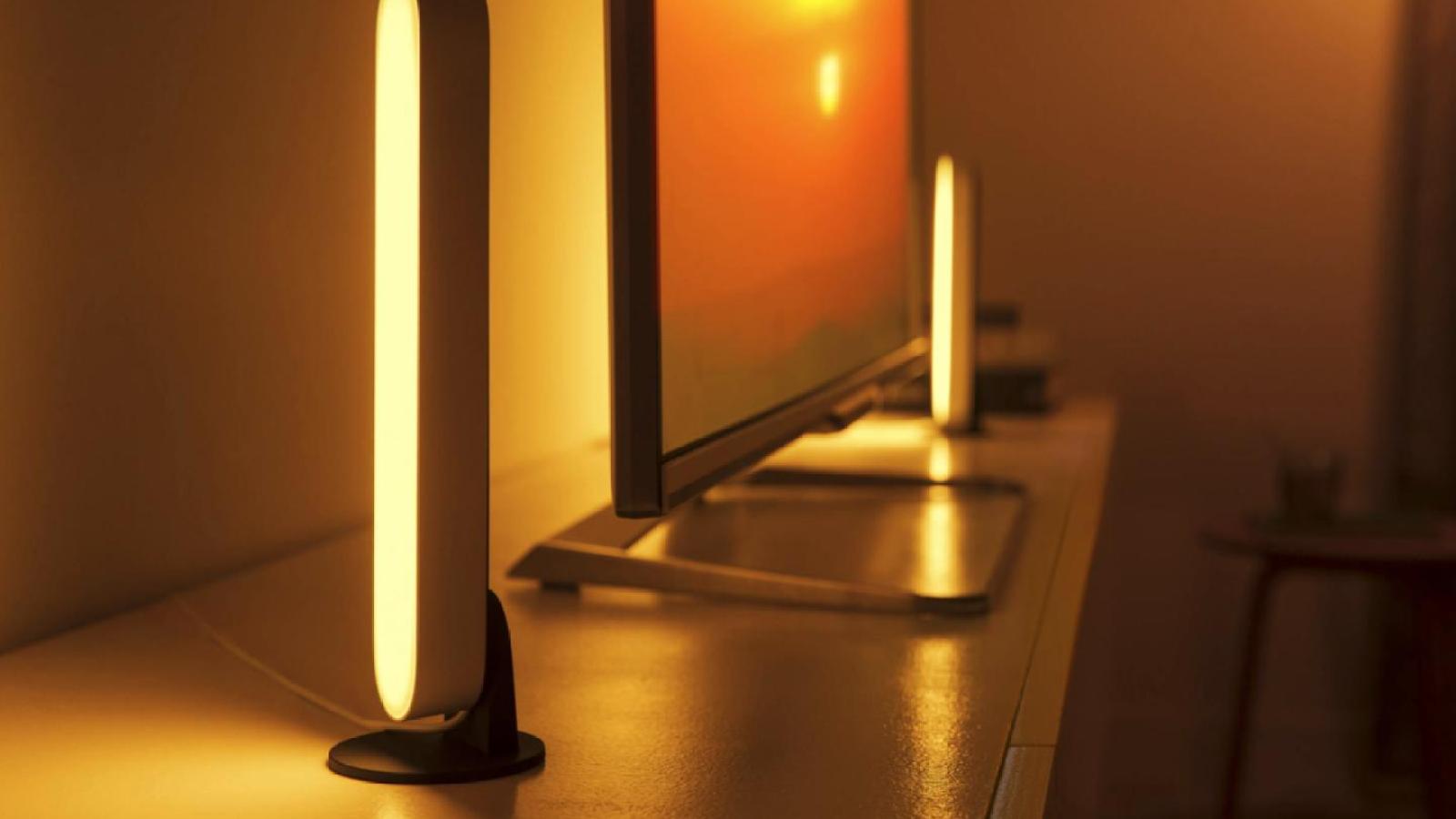 Deux barres Philips Hue Play avec deux ampoules connectÃ©e Ã  moins de 100 â‚¬,...