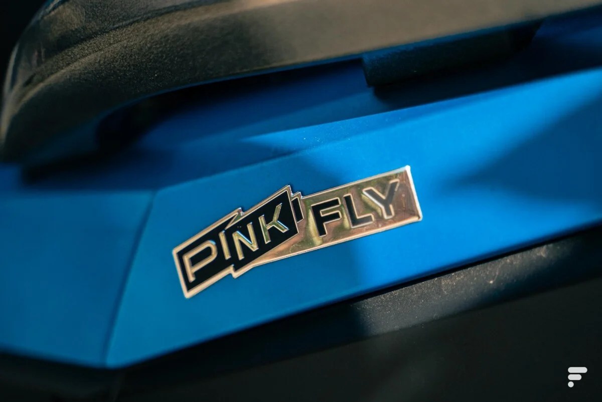 Pink Mobility Fly