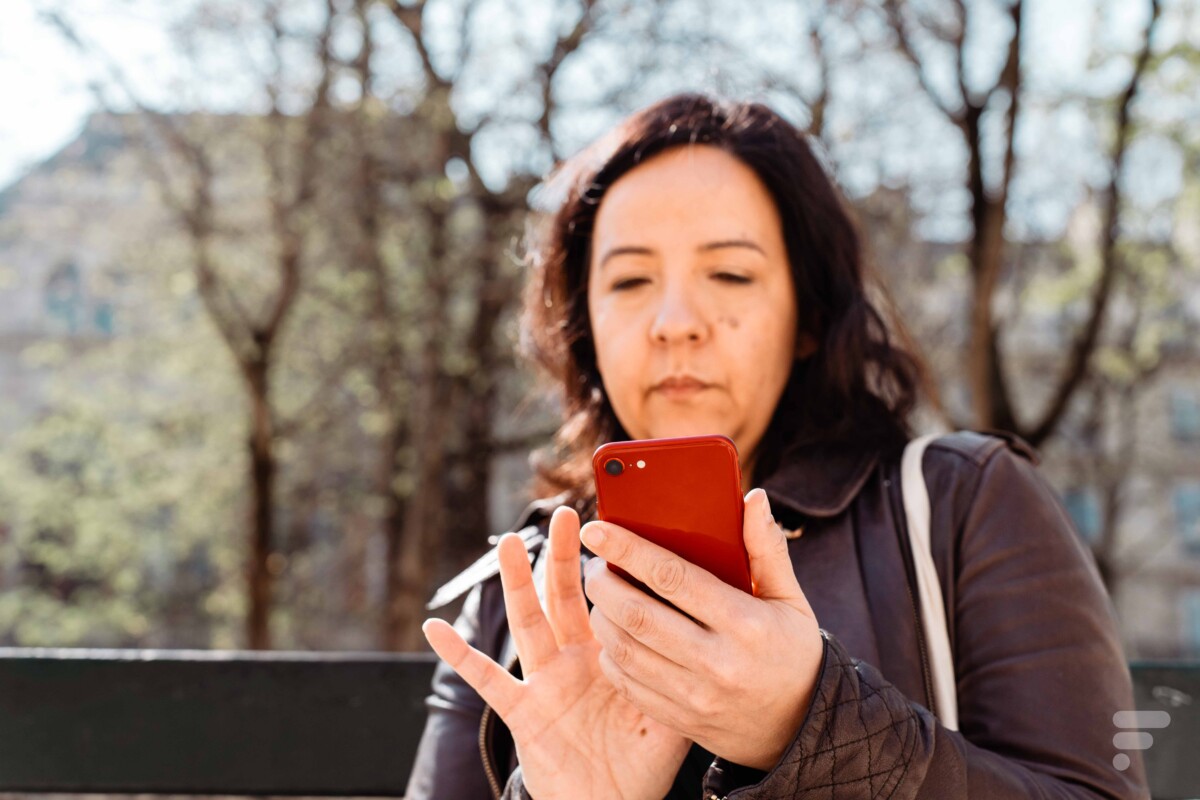 L'iPhone SE tient facilement en main, même dans les plus petites