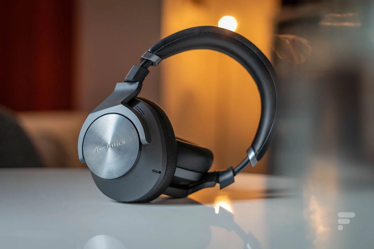 Le Technics EAH-A800 recouvre entièrement l'oreille