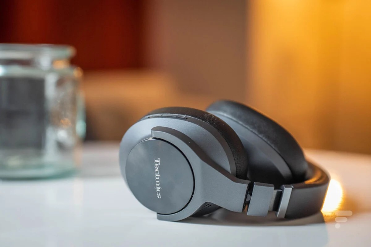 Le Technics EAH-A800 peut se plier complètement