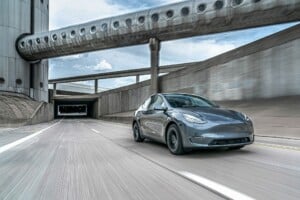 Elon Musk promet une baisse de prix pour les Tesla, à une condition