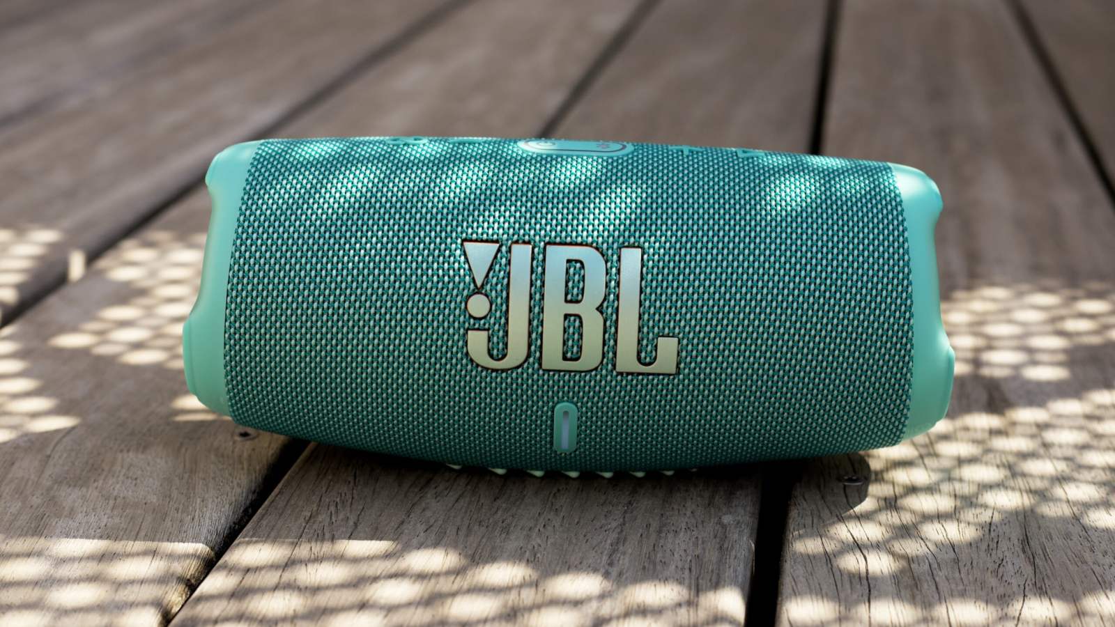 Solide et puissante, la JBL Charge 5 reste une enceinte Bluetooth que l'on recommande, surtout quand elle est à moitié prix — Frandroid