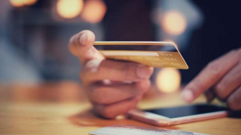 Frais bancaires, découvert, retraits et virements, cybersécurité… Ce qui change pour les banques en ligne en 2026