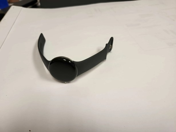 Google-Pixel-Watch-band-3 La Google Pixel Watch trouvée dans un restaurant // Source : Reddit/tagtech414