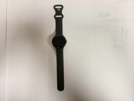 Google-Pixel-Watch-band-7 La Google Pixel Watch trouvée dans un restaurant // Source : Reddit/tagtech414