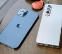 L'iPhone 13 Pro et le Galaxy Z Fold 3 // Source : Unsplash Thai Nguyen