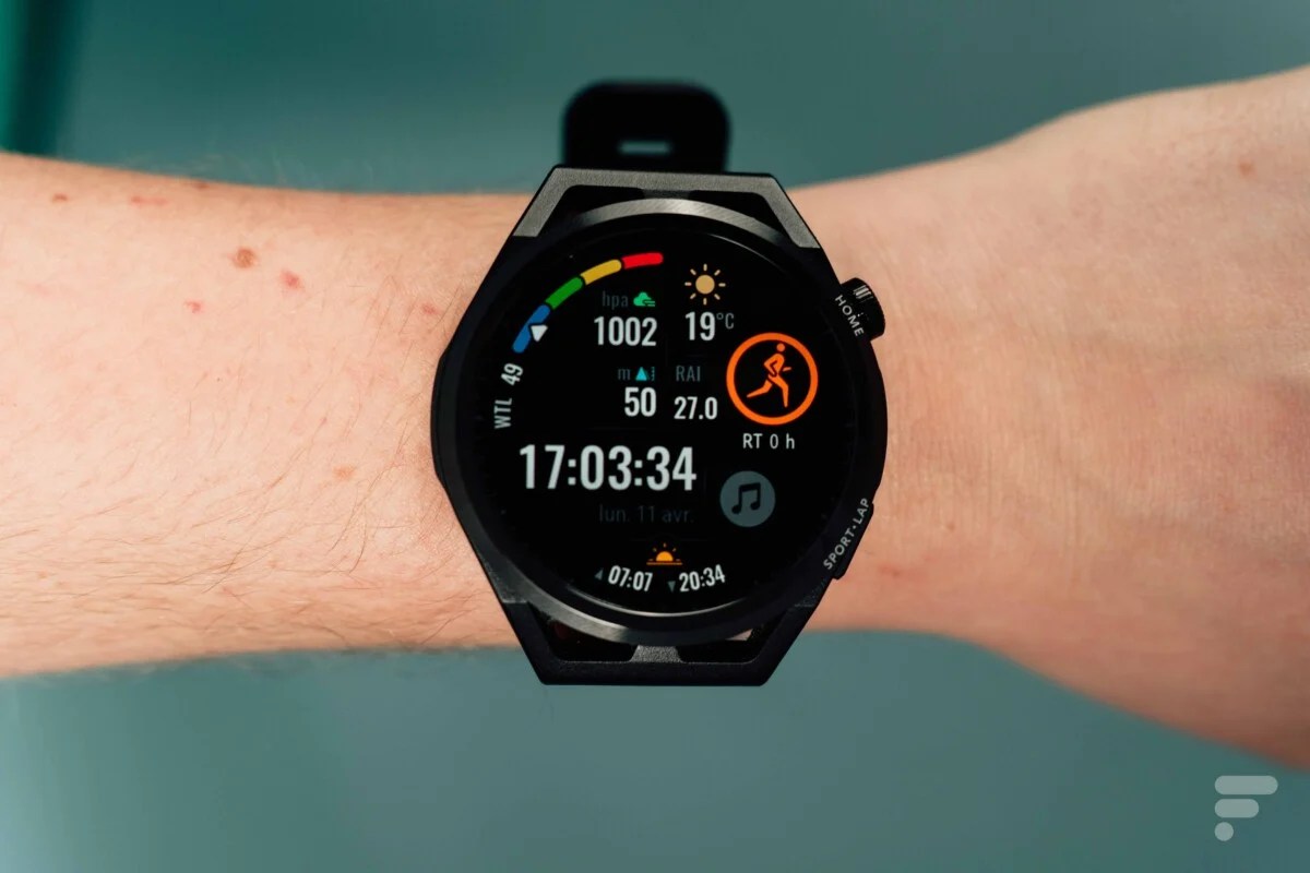 Montre connectée huawei discount watch gt 2 noir