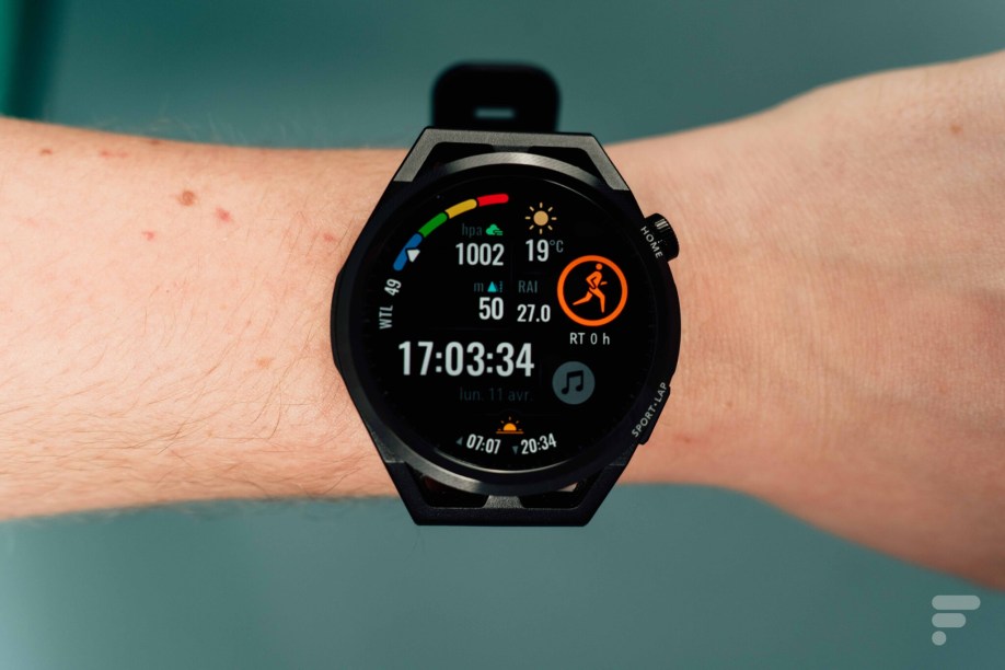 Le cadran de base de la Huawei Watch GT Runner est bien fourni. // Source : Frandroid - Anthony Wonner