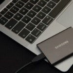 L’excellent SSD portable Samsung T7 de 1 To est aujourd’hui à moitié prix