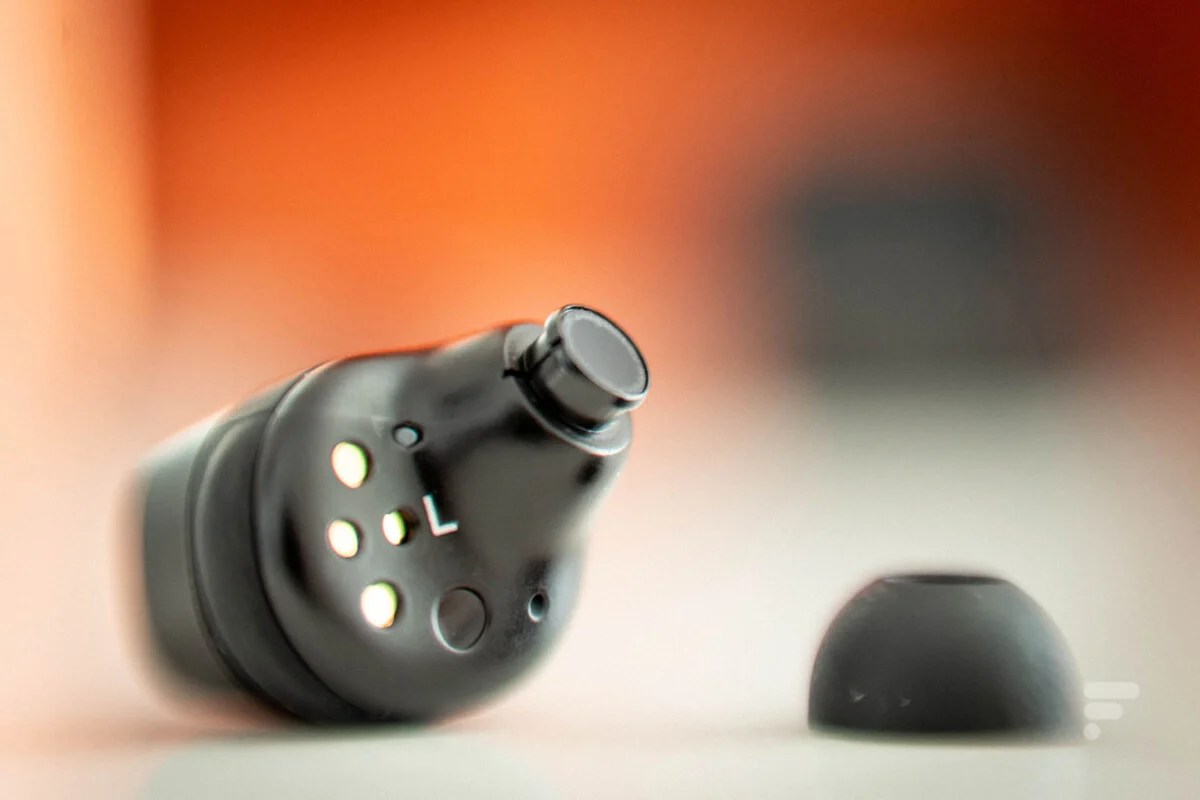 La grille de transducteurs des Sennheiser Momentum True Wireless 3