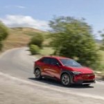 Subaru annonce les prix de son Solterra : que vaut-il face à la Tesla Model Y ?