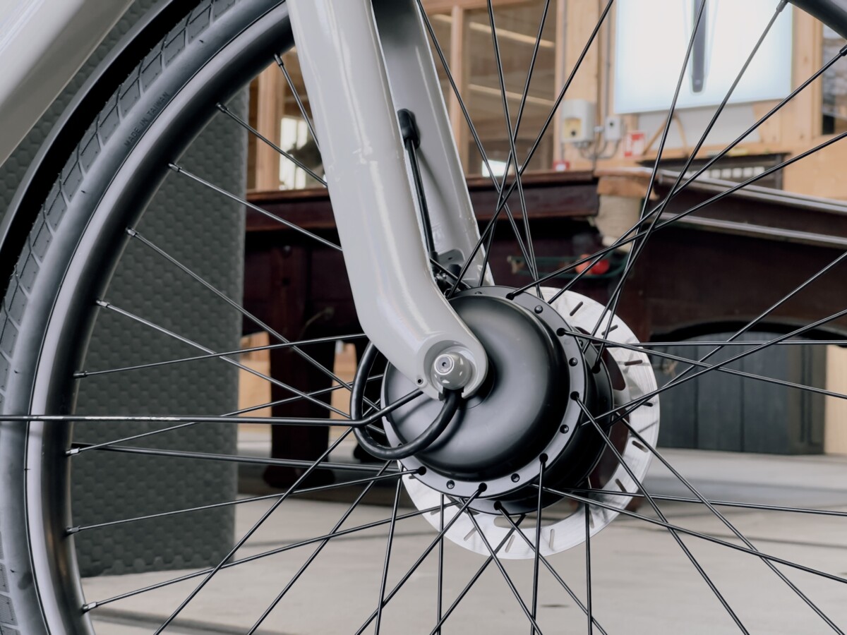 Vélos électriques VanMoof S5 et A5 : on les a essayés, entre belles promesses et frustration