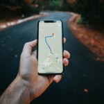 Google Maps sur smartphone // Source : Tamas Tuzes-Katai via Unsplash