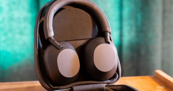 Le Sony WH-1000XM5 // Source : Frandroid