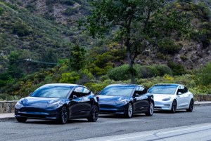 Tesla continue d’augmenter ses prix et les dates de livraison s’éloignent