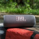 JBL Flip 6 : cette puissante enceinte notée 9/10 est à -30 % sur Amazon
