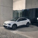 Citroën ë-C4 X officialisée : une « berline  électrique qui mise sur le confort »