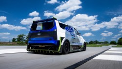 Ford Pro Electric SuperVan (1)