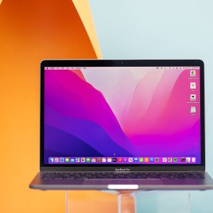 MacBook Pro M2 // Source : The Verge