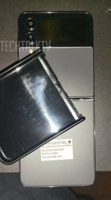 Photo du Samsung Galaxy Z Flip 4 // Source : TechTalkTV