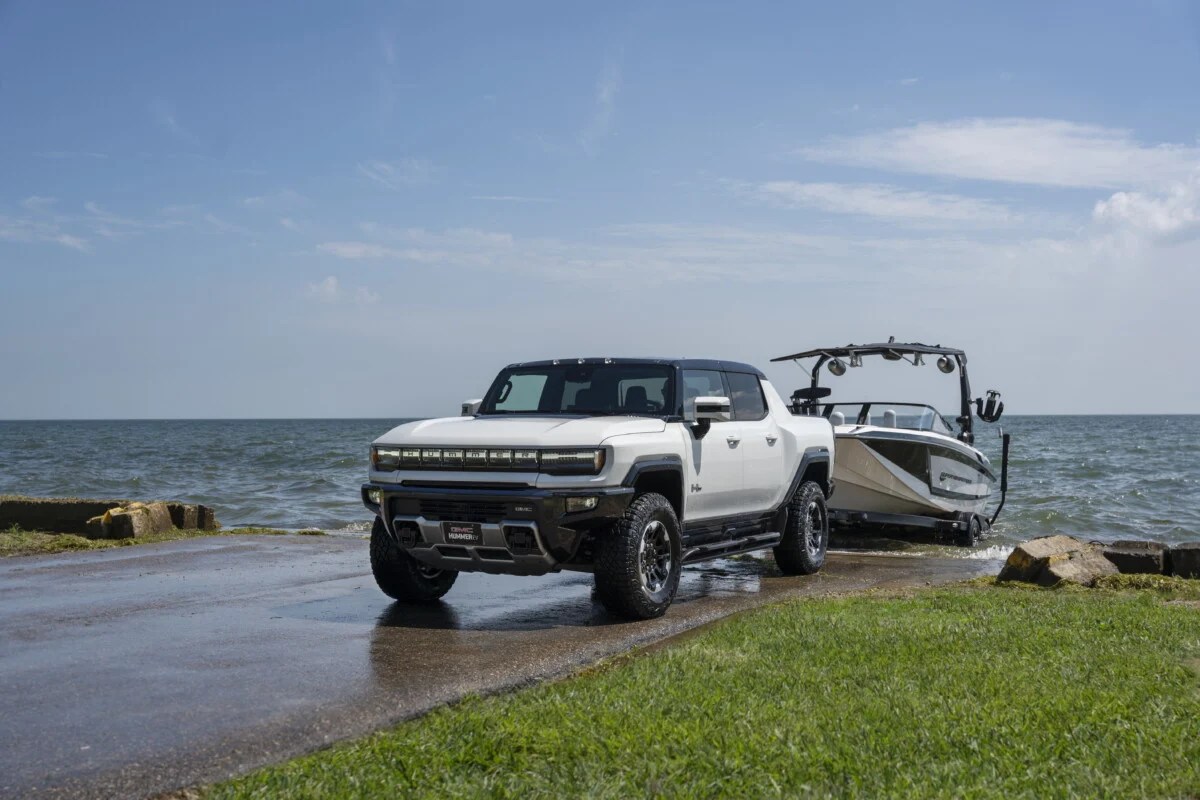 2022-GMC-HUMMER-EV-210