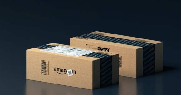 Des colis Amazon // Source : ANIRUDH via Unsplash