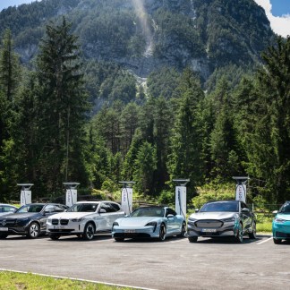 Autonomy and fast charging: here are the fastest electric cars on long journeys