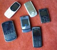 De vieux téléphones portables stockés par le papa d'Omar // Source : Frandroid