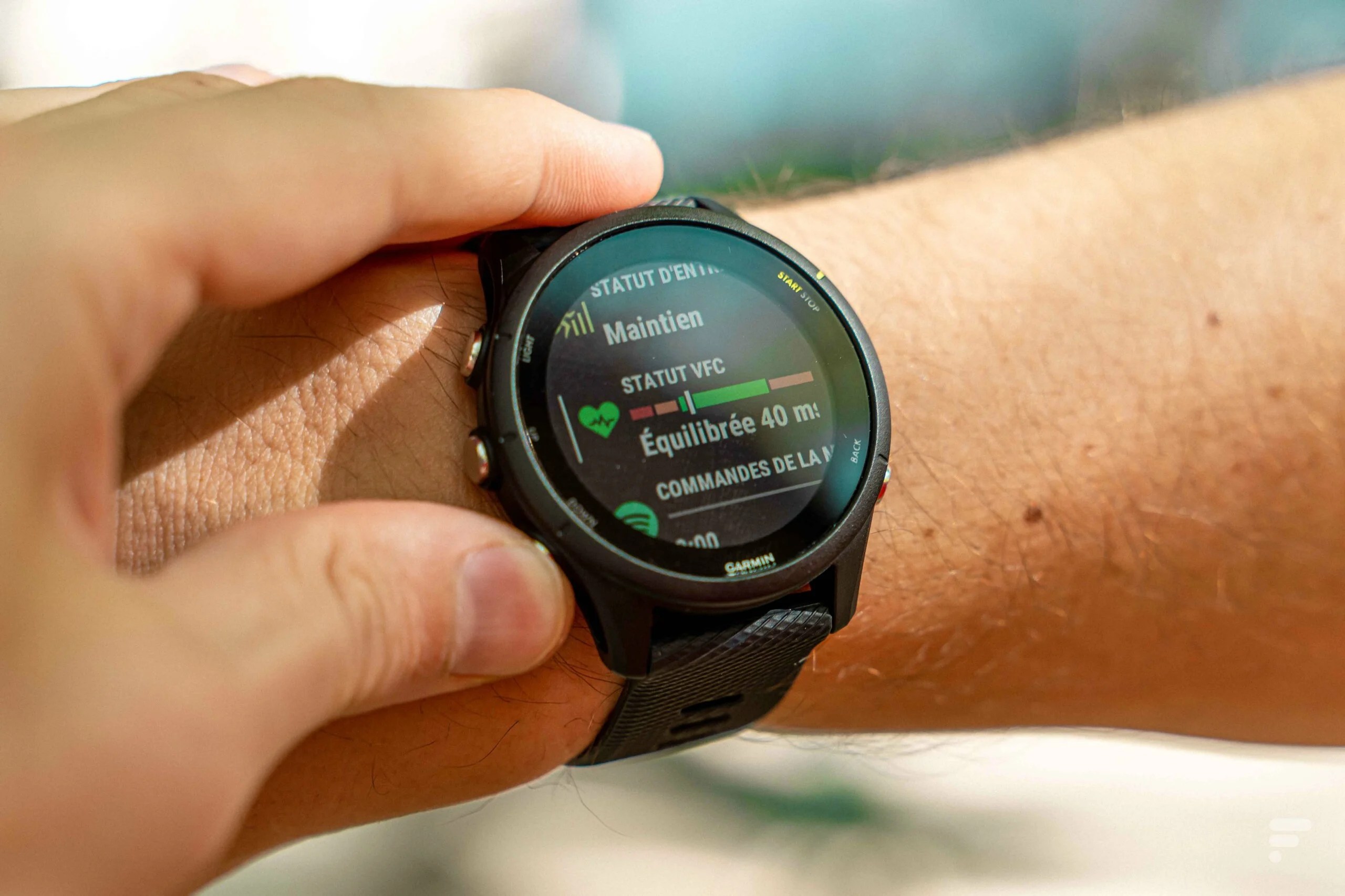 La Garmin Forerunner 255 // Source : Arnaud Gelineau pour Frandroid