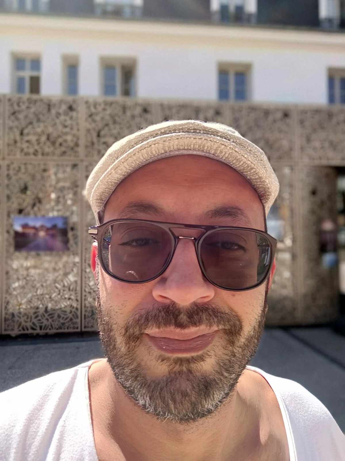 OnePlus Nord 2T selfie face avant