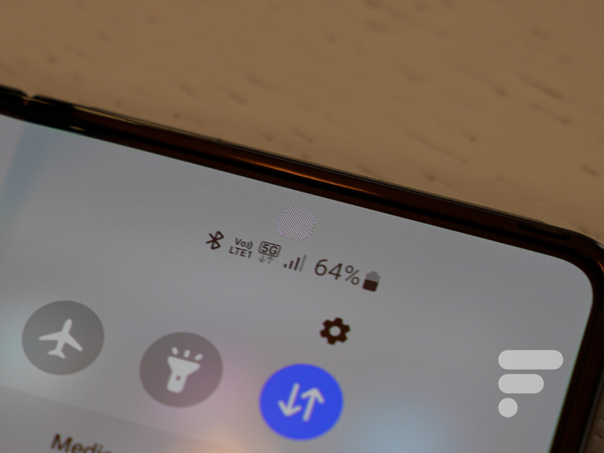 Samsung Galaxy Z Flip 4 caméra sous l’écran