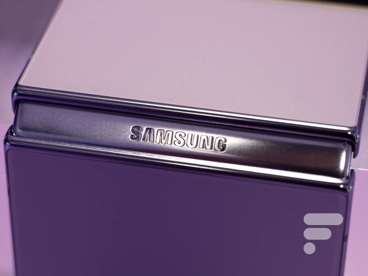 Samsung Galaxy Z Flip 4 hinge logo