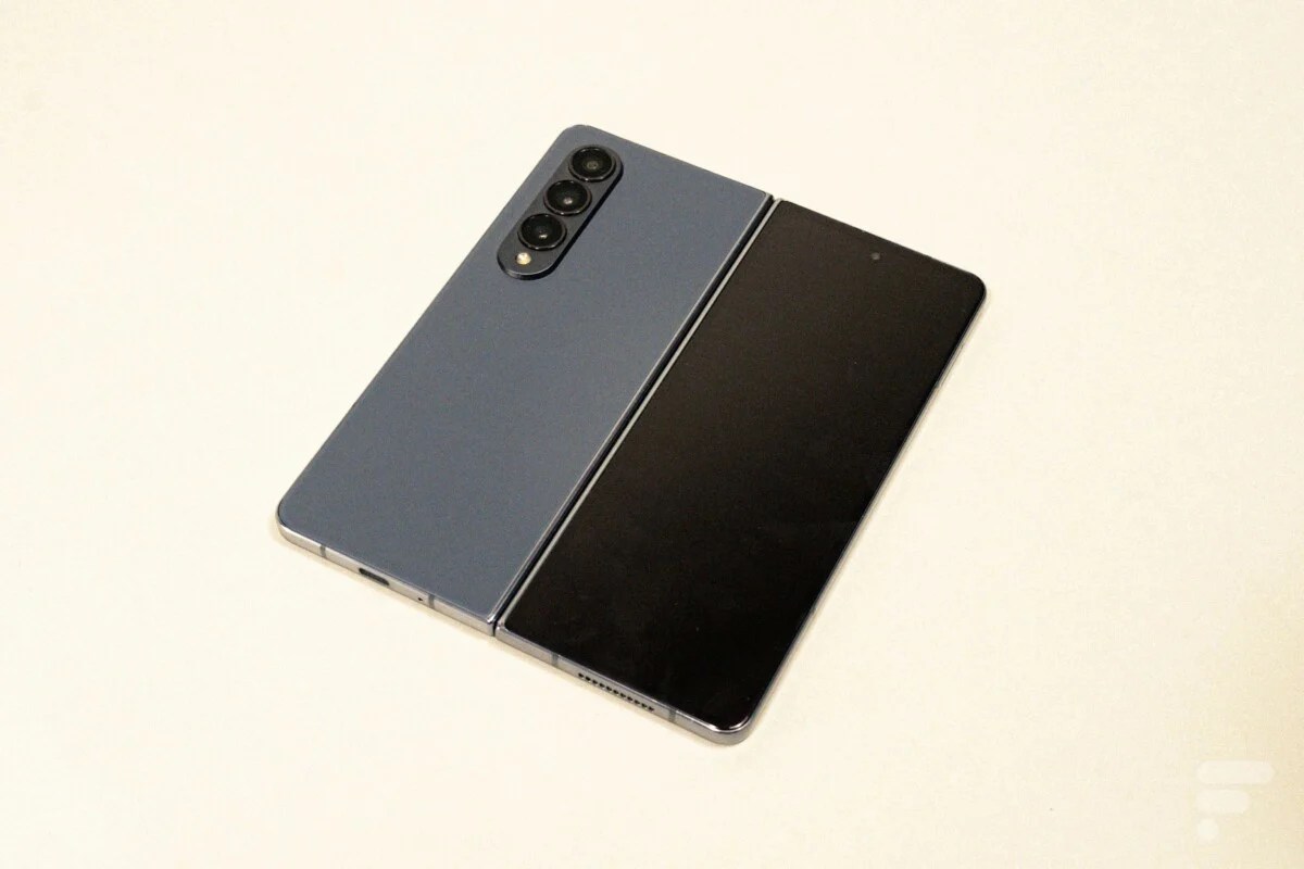 Samsung Galaxy Z Fold 4 3