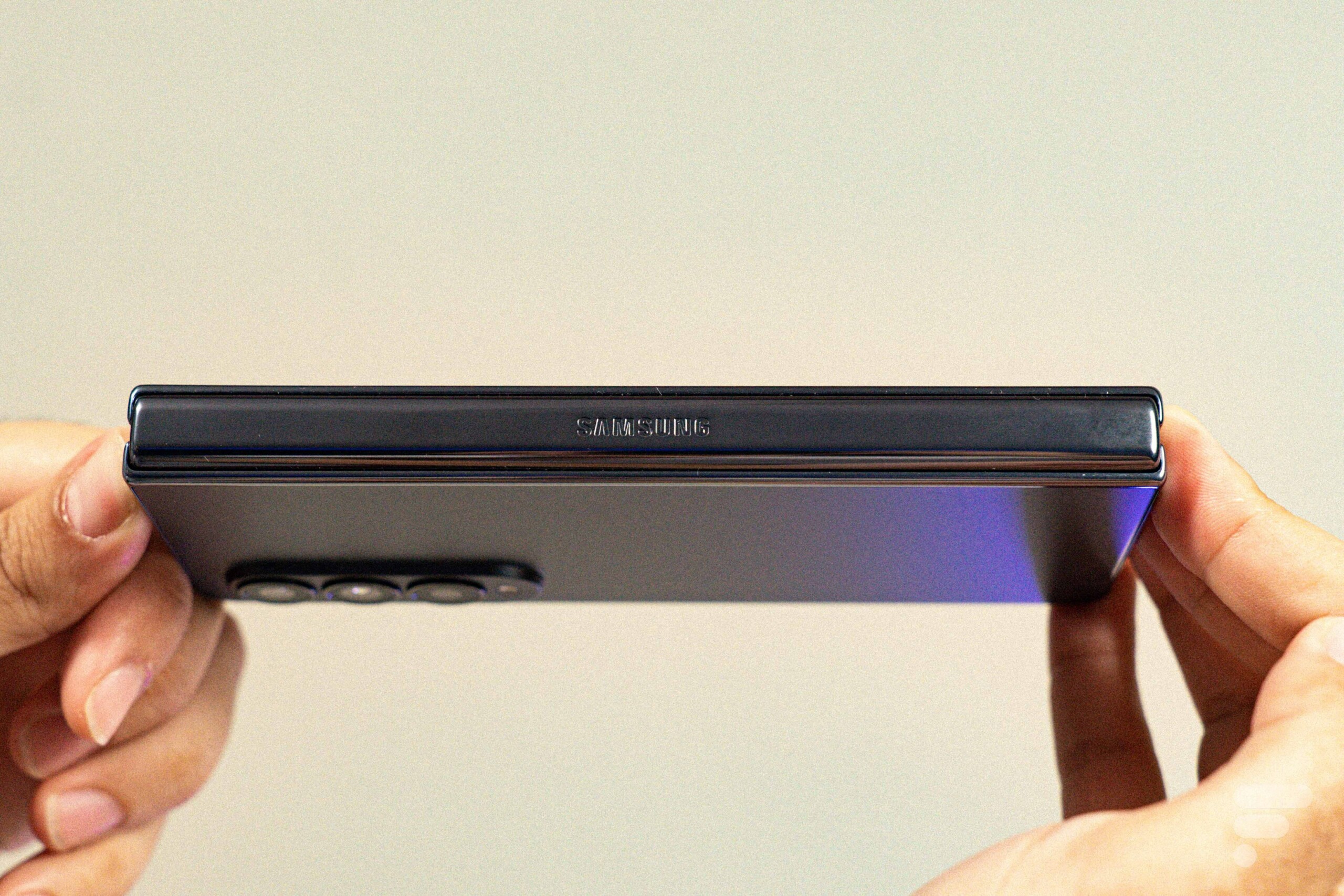 La charnière du Samsung Galaxy Z Fold 4 // Source : Anthony Wonner - Frandroid