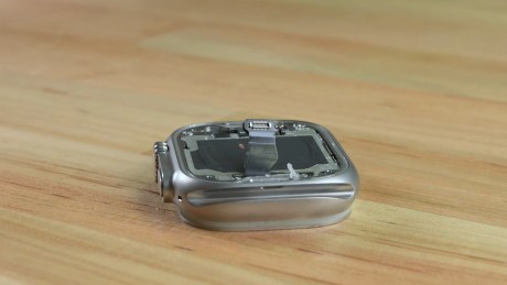 Démontage de l'Apple Watch Ultra par iFixit. // Source : iFixit