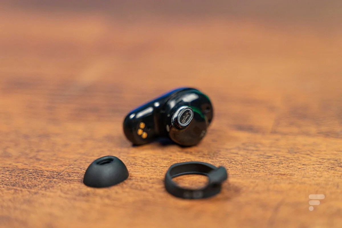 The Bose QC Earbuds II tip and retaining band